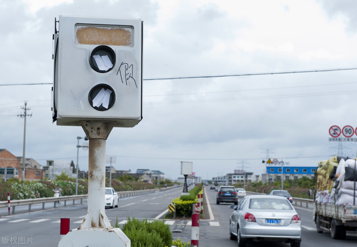开车路上各摄像头的作用,行车路上的摄像头