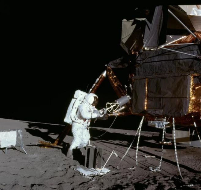 到过月球的人都是谁？为何从月球回望地球，宇航员都会害怕