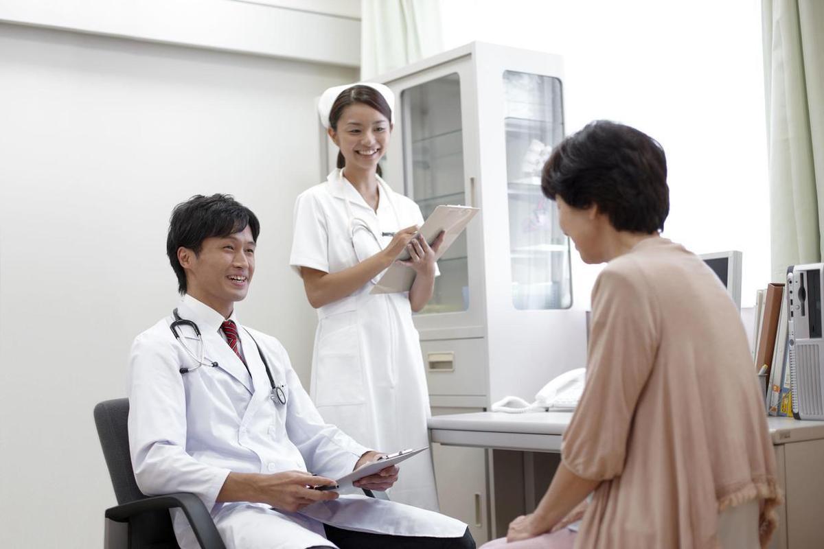 来姨妈时，排出像“肉”一样的血块，正常吗？妇科医生道出实情