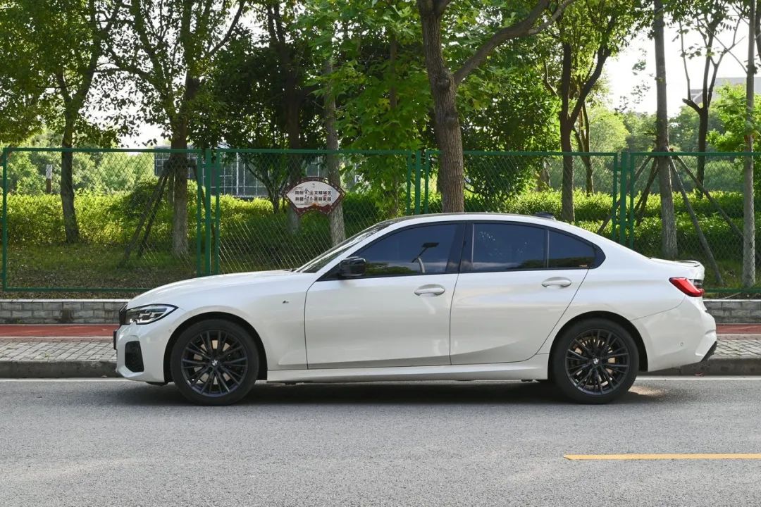 宝马330i曜夜长轴与短轴,多少钱能买宝马330i