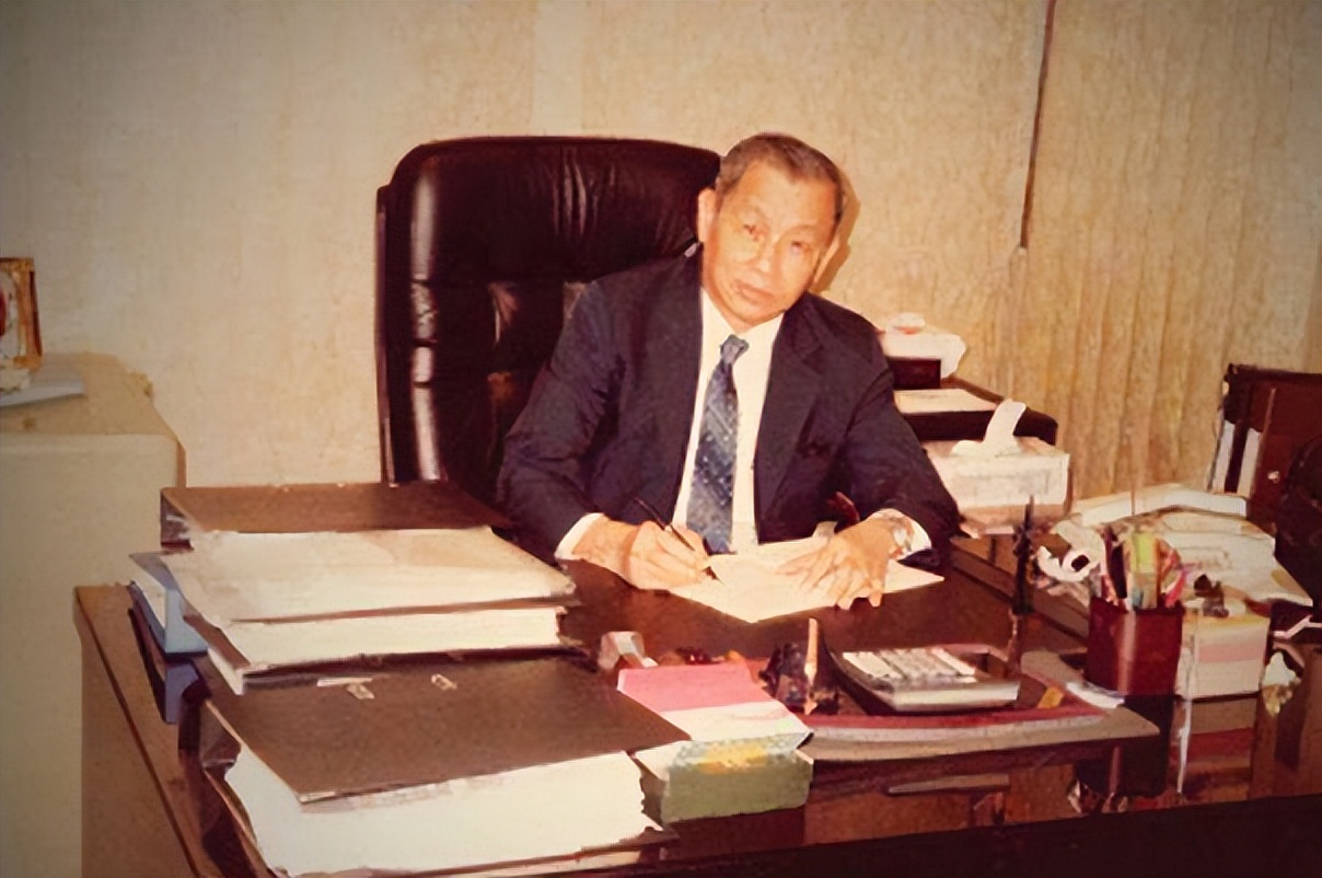 许书标和颜斌生产的红牛饮料,红牛创始人许书标几个儿子