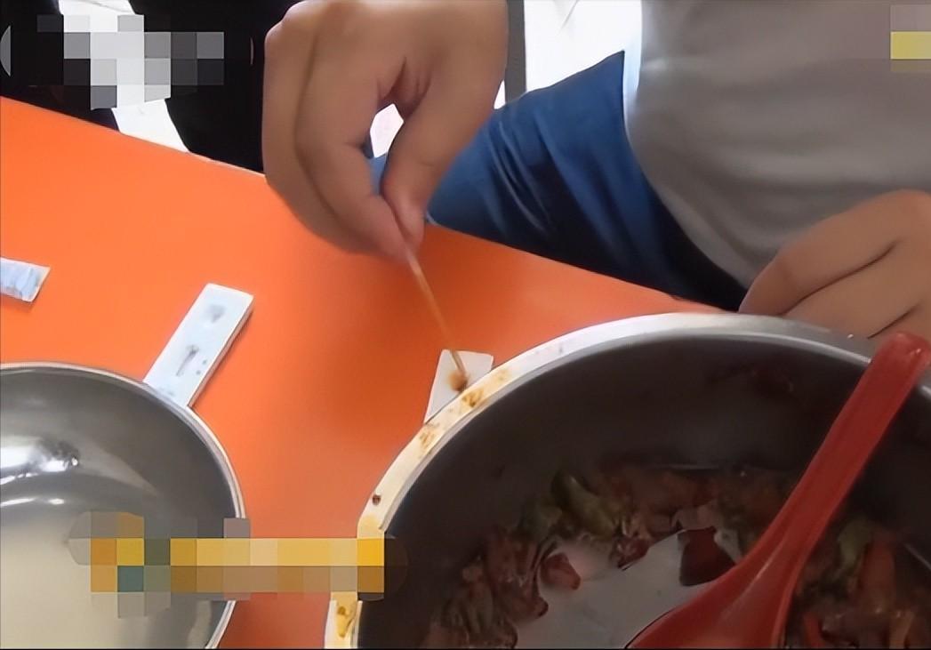 小伙当兵路上吃了碗面查出吸毒,四川男子参军体检被查毒检阳性