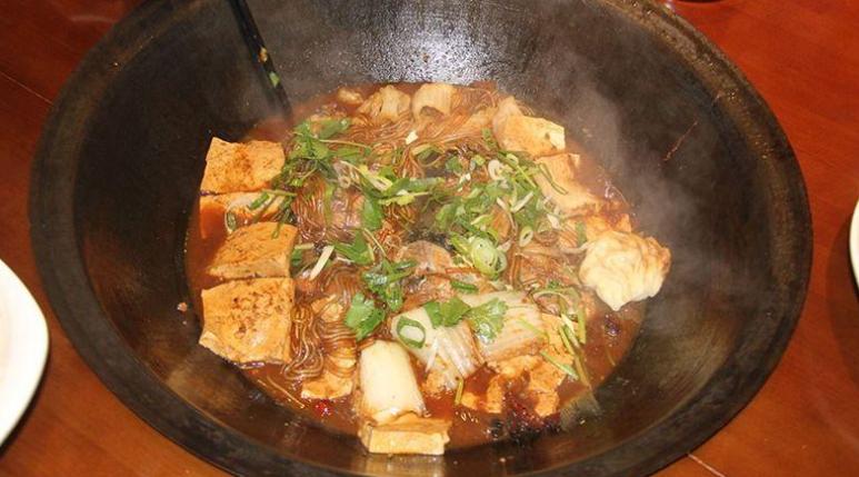 生活小技巧铁锅生锈粘锅教你一招,新锅去除铁锅锈的最佳方法