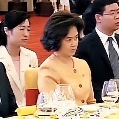 金家三代人的爱情:爷爷2次娶妻，父亲5段婚姻，金正恩夫妻恩爱