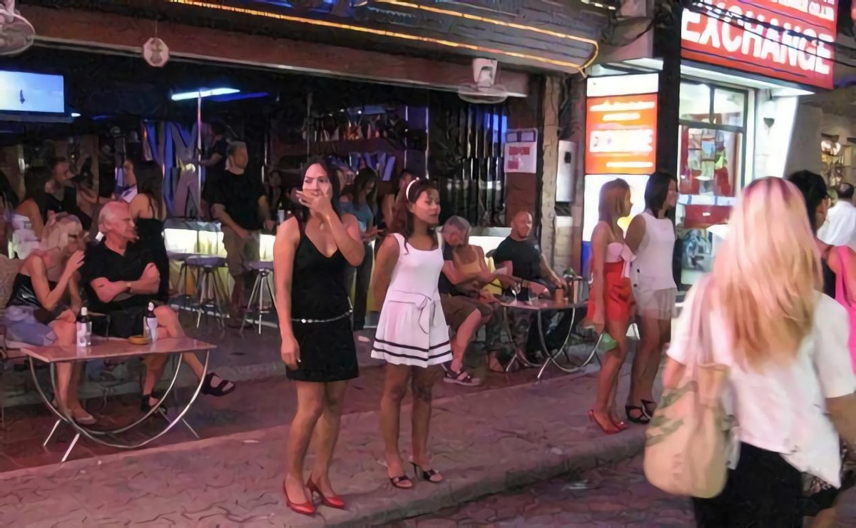 赚的钱甚至不够买药？黄金工作期仅10年！揭秘泰国人妖的悲惨生活