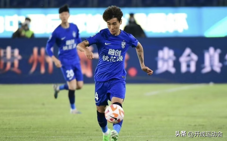 足球报曝武汉三镇将签下三球员,足球报评武汉三镇队