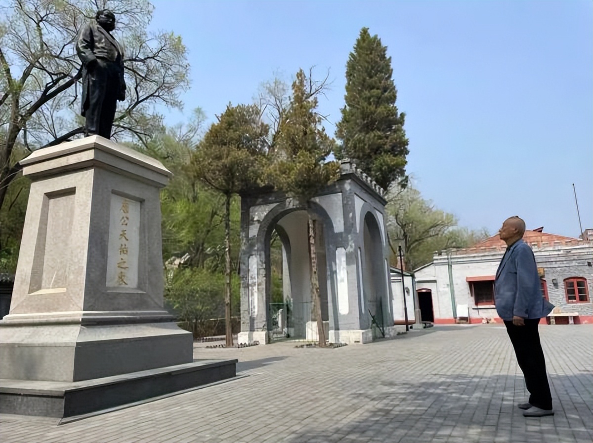 中国近代铁路之父詹天佑简介,中国第一大铁路制造者詹天佑