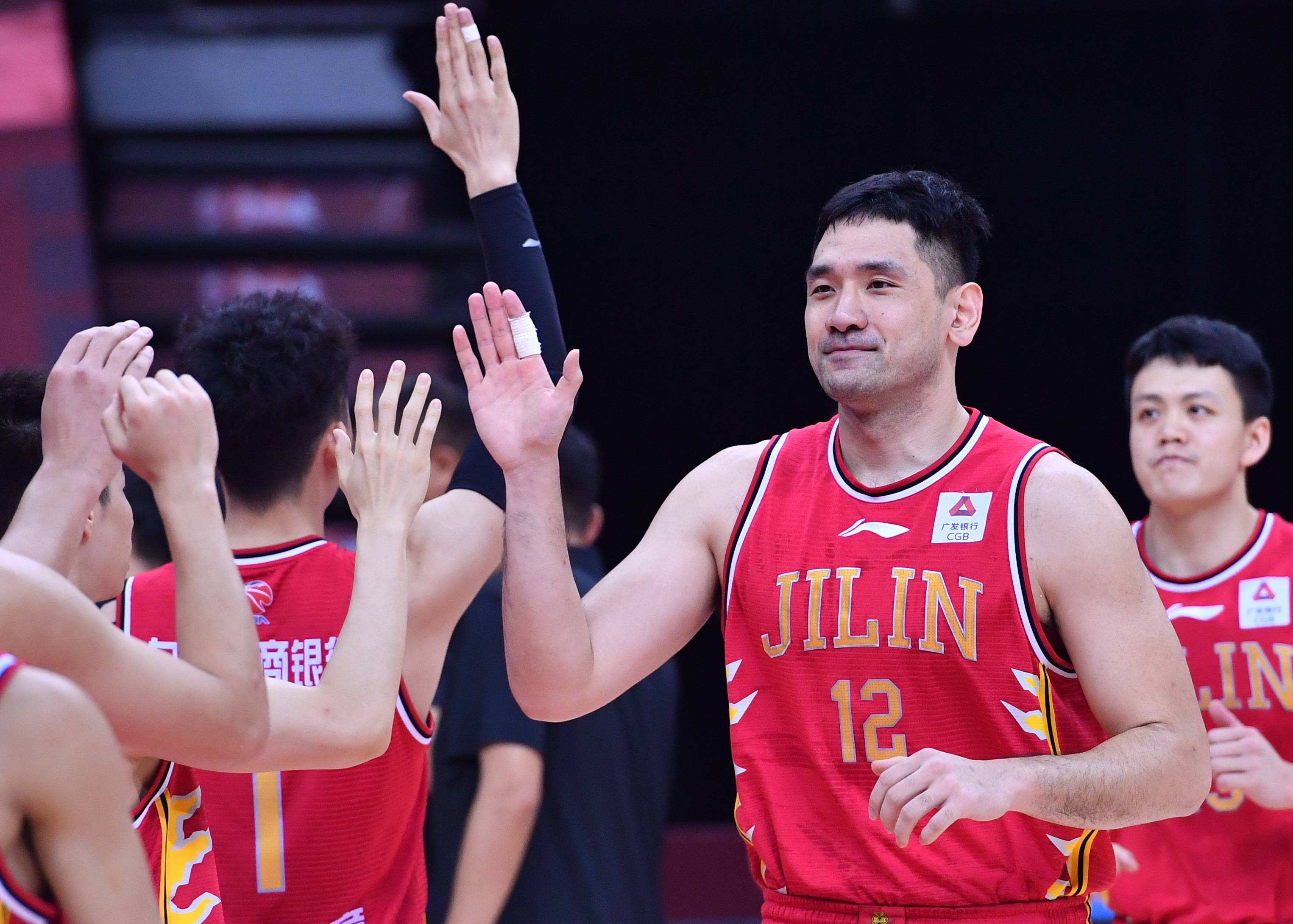 2021-2022赛季cba抢断王,2016-2017cba赵继伟绝杀