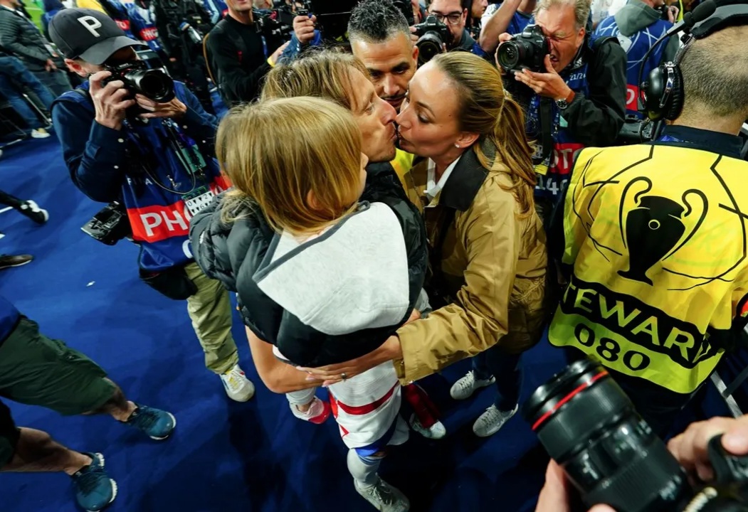 他是温暖的父亲和丈夫，莫德里奇的成功离不开大三岁的妻子