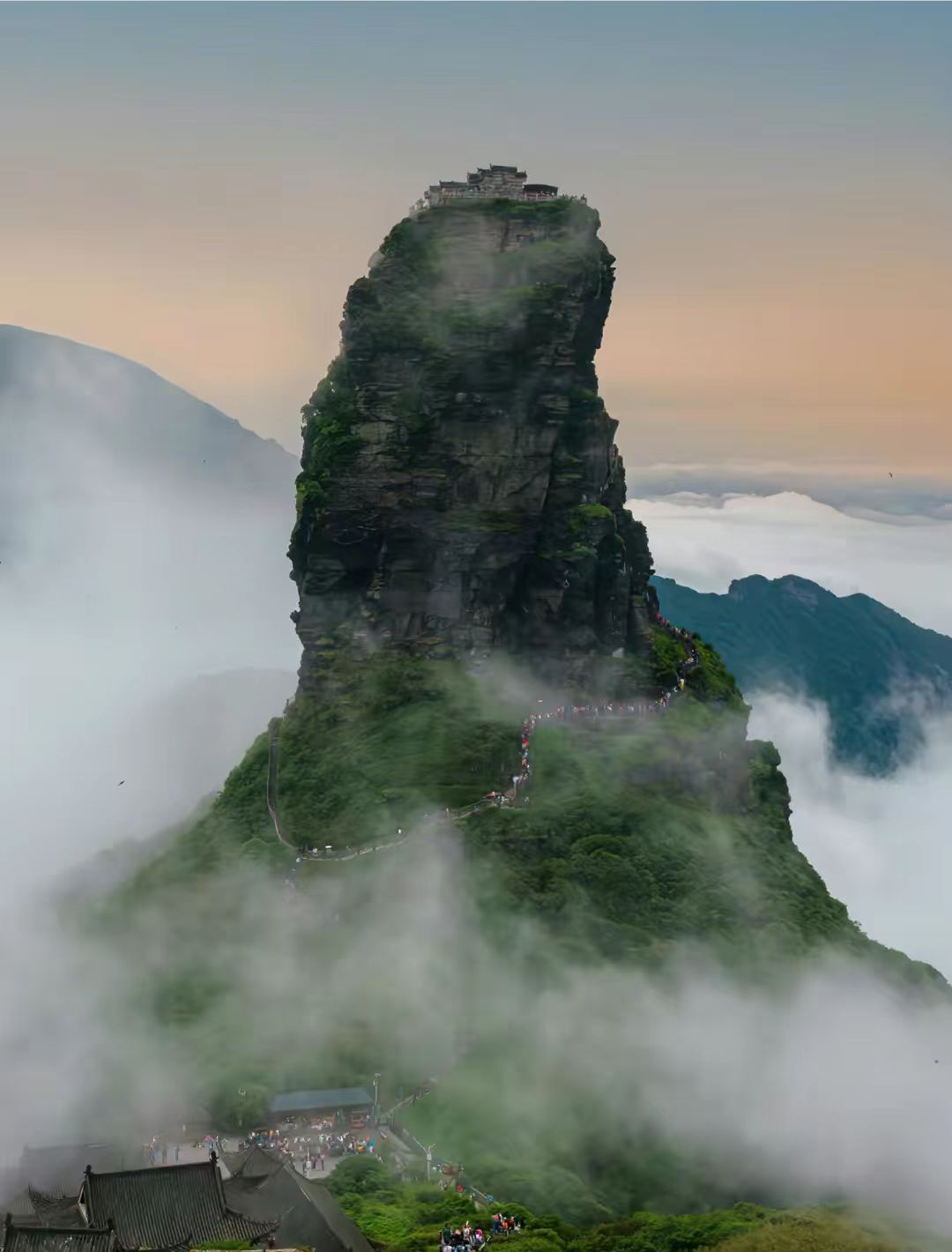 贵州省深山中的天空之城,贵州之镜天空之城