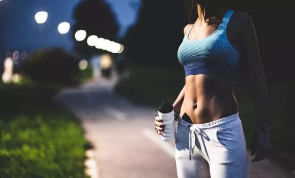 漂亮女生夜跑,夜跑女孩危险