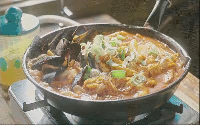 不锈钢锅烧糊了锅底怎么去黑如新,不粘锅锅底烧了发黄如何处理