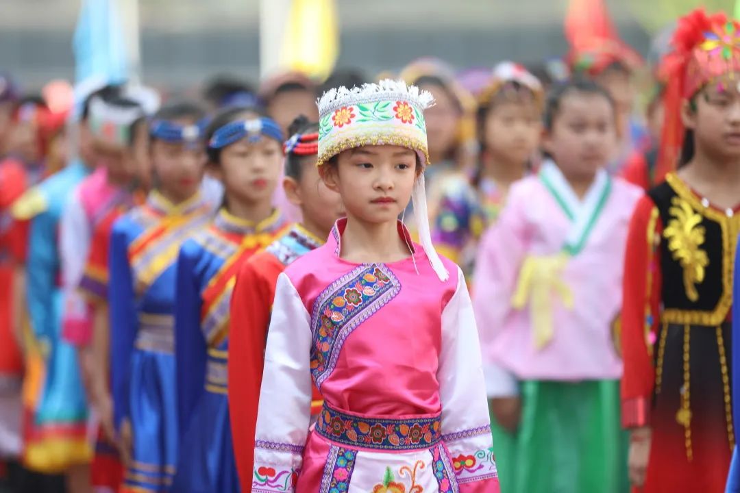 西安浐灞阳光海澜小学田径运动会,西安御锦城小学春季运动会直播