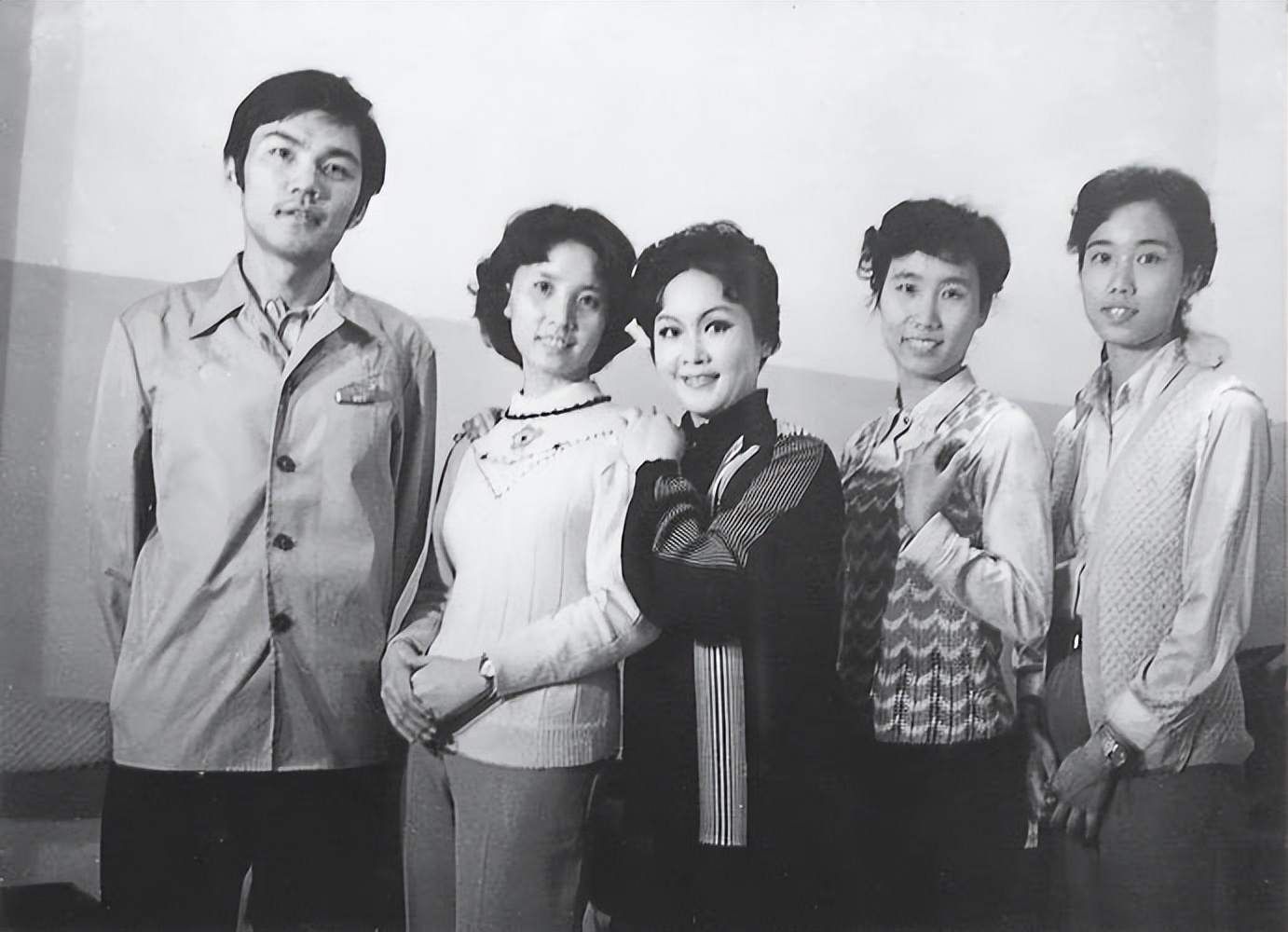 1983年第一届春晚，部级领导审查后：怎么能让姜昆主持？