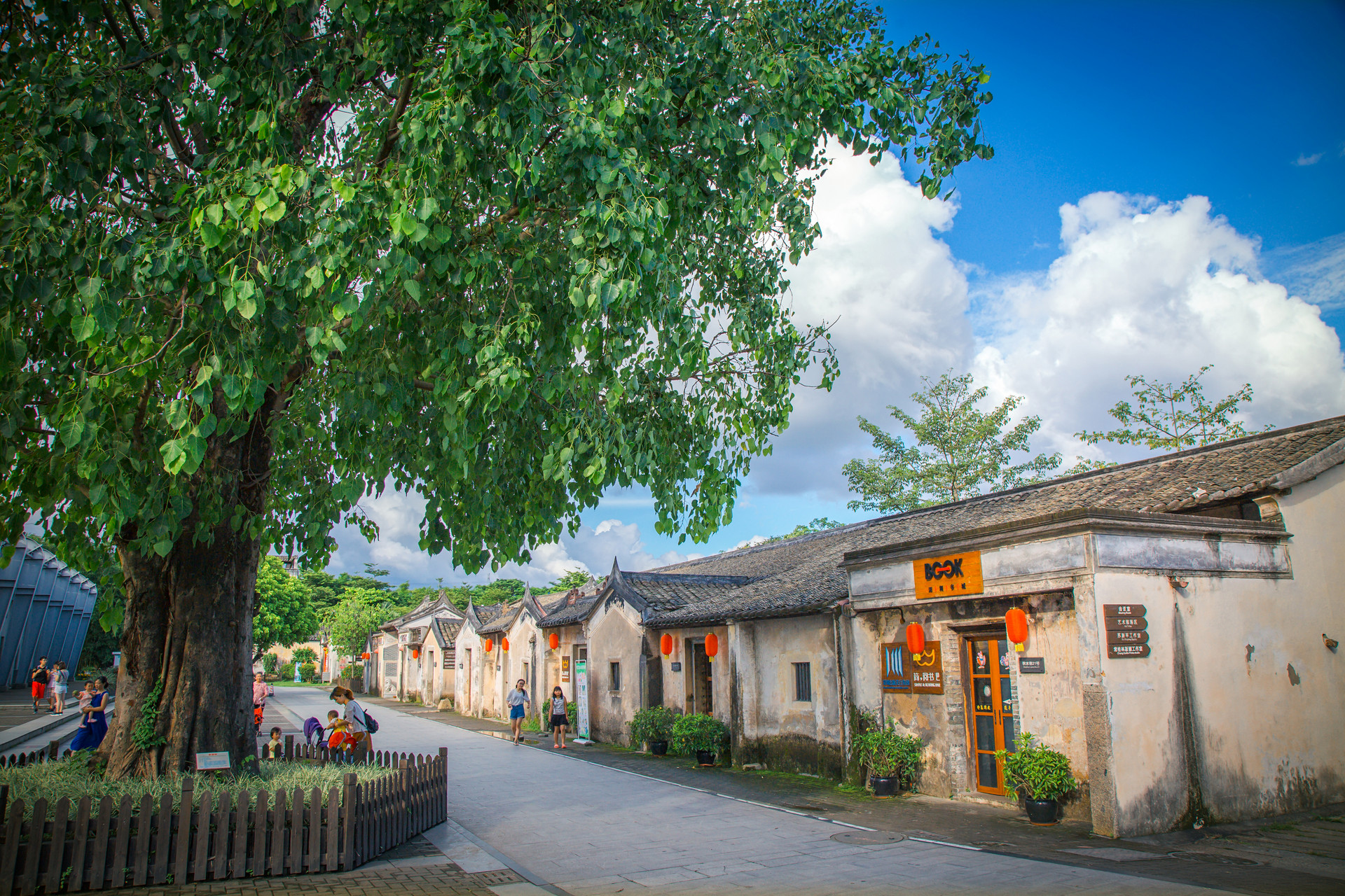 树脂瓦为什么不能在农村盖房,农村建房树脂瓦和琉璃瓦哪个更好