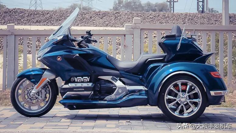 金翼三轮和哈雷三轮哪个好,哈雷金翼三轮摩托车