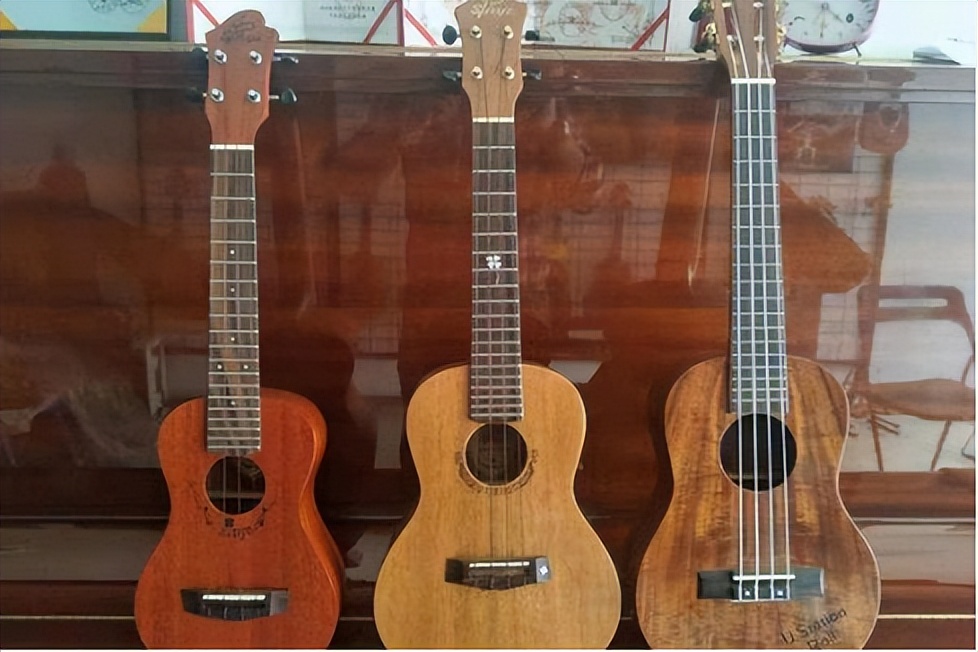 新手如何选购尤克里里300到1000,初学者选什么价位的尤克里里