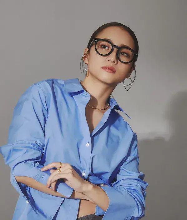 眼镜百搭不挑脸型显眼大粗框,时尚眼镜潮流搭配脸型教程