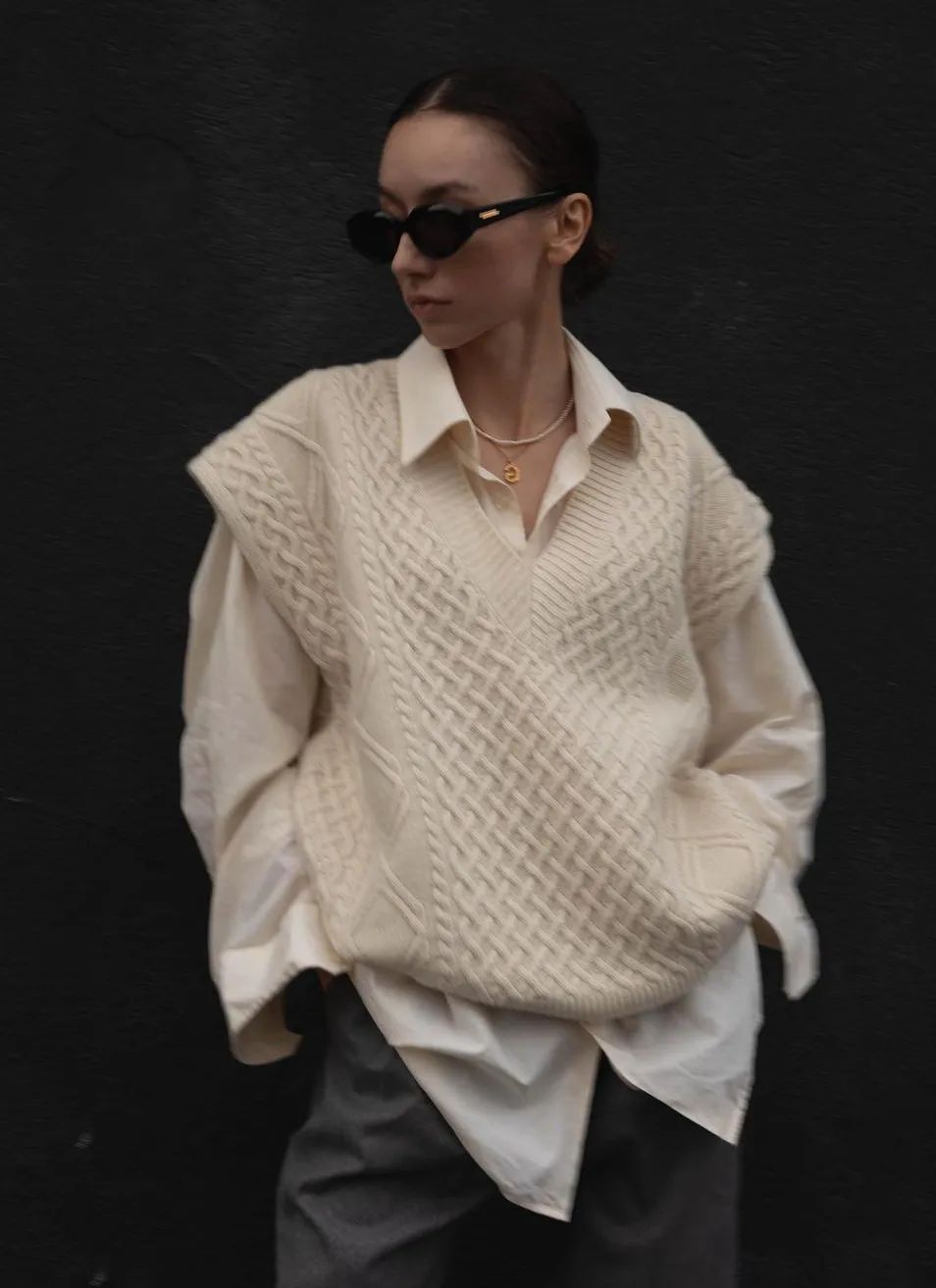 秋日马甲穿搭的n种,春天咖色格子针织马甲怎么搭配