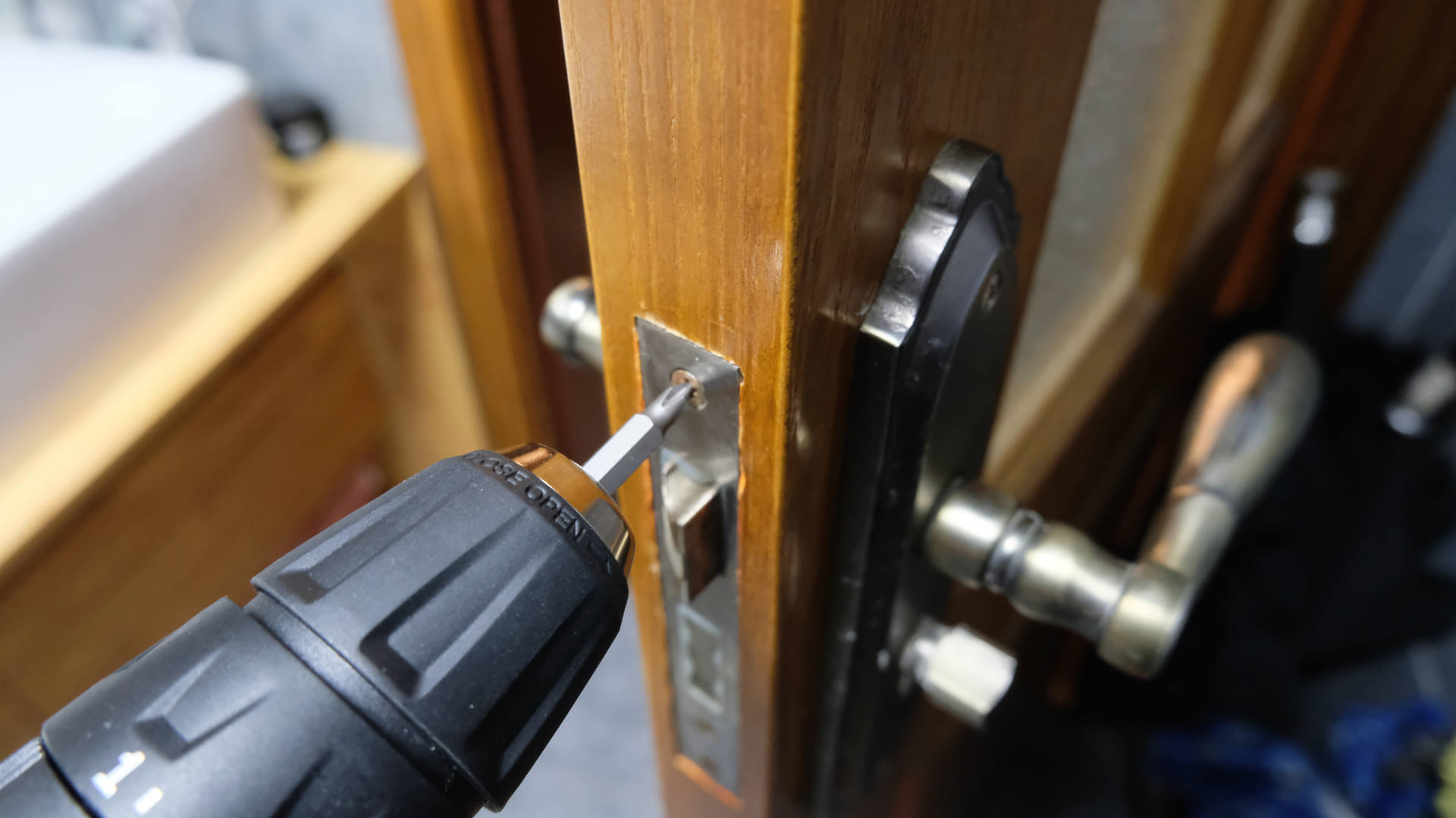 博世gsb120冲击钻套装,博世gsb120锂电钻工具箱套装