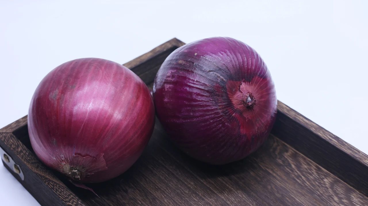 喝洋葱水能降血压吗,70岁老人吃洋葱能下降高血压吗