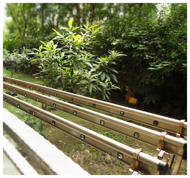 邻居在我家墙上装晾衣架怎么处理,家里阳台安装晾衣架被人说