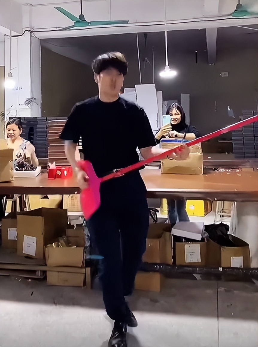 鍘傝姳杞﹂棿璺宠垶璧扮孩鍚哥矇鐧句竾,鍘傝姳鍚哥矇鐧句竾鐧讳笂澶