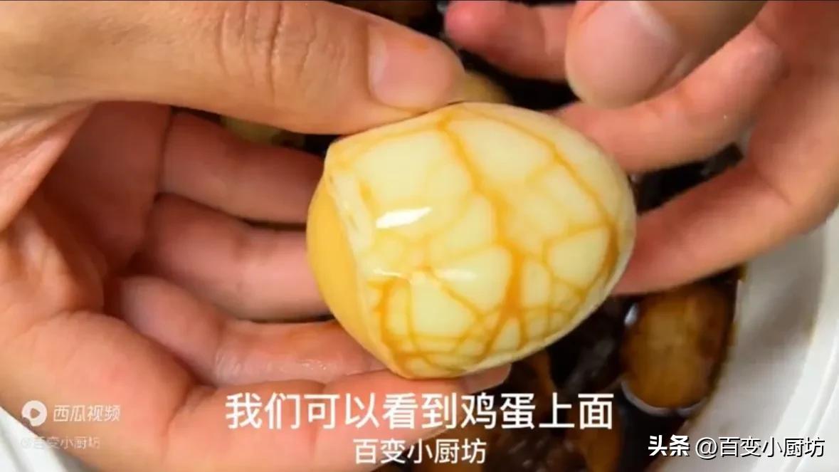 炒核桃带壳泡水的正确做法,把核桃放进滚烫油锅里