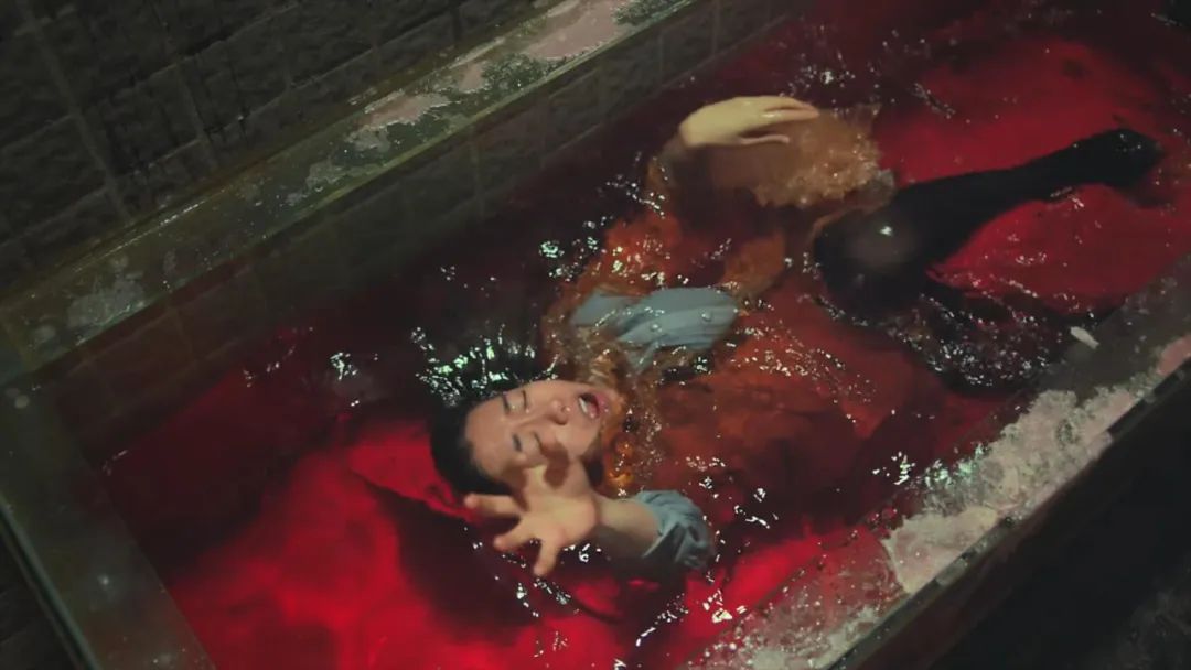 4集就下线8人，演员大换血，刚播就上17个热搜，《法证5》真爆了