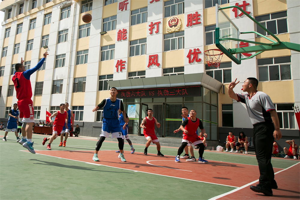 迎“篮”而上青春飞扬