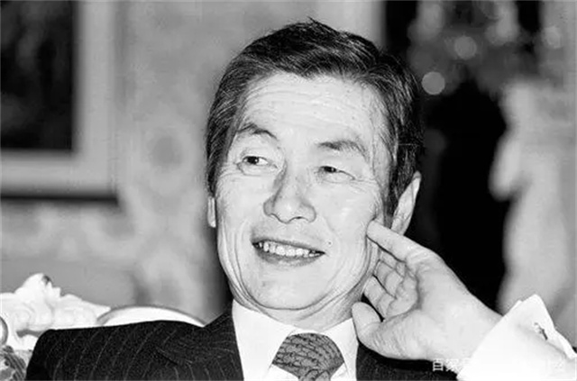 辛格浩：白手起家赚千亿，89岁还让26岁女星服务，95岁迎牢狱之灾