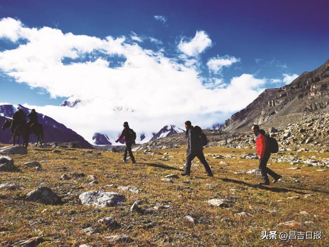 博格达峰儿童画,阜康博格达岩画