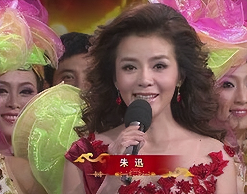 春晚主持人董卿周涛朱迅李思思,春晚主持人董卿朱迅周涛