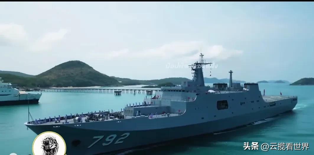 外国人看中国为泰国造的登陆舰,我国大型登陆舰