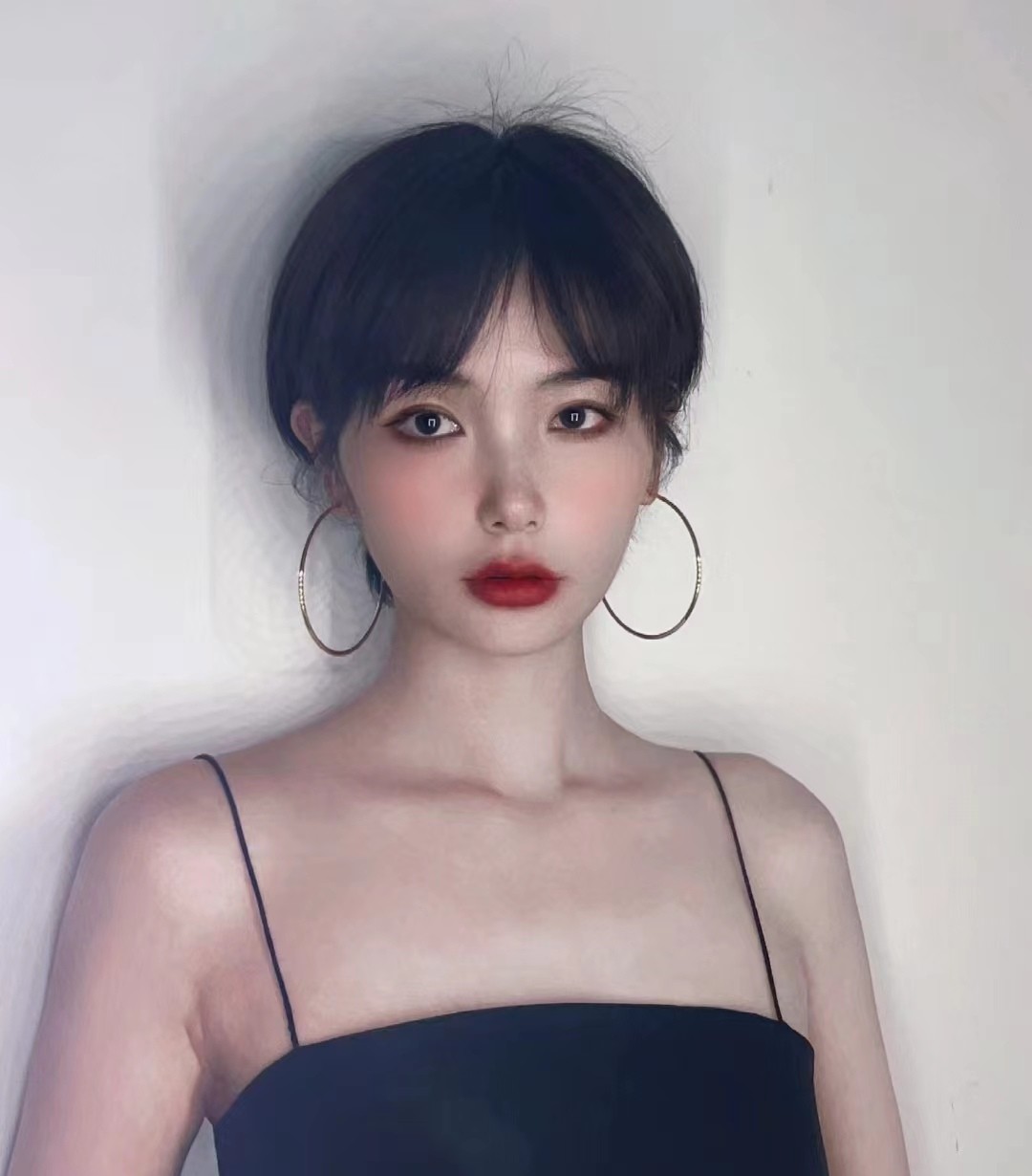 简单易打理的露耳短发型女,最新齐耳短发洋气减龄