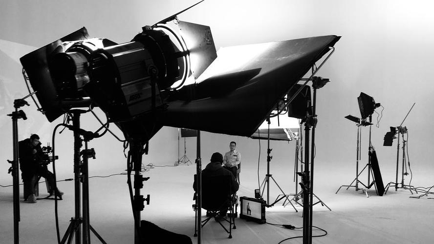 她用20盘录像带揭露和30个导演的“丑事”，退圈20年后又复出了