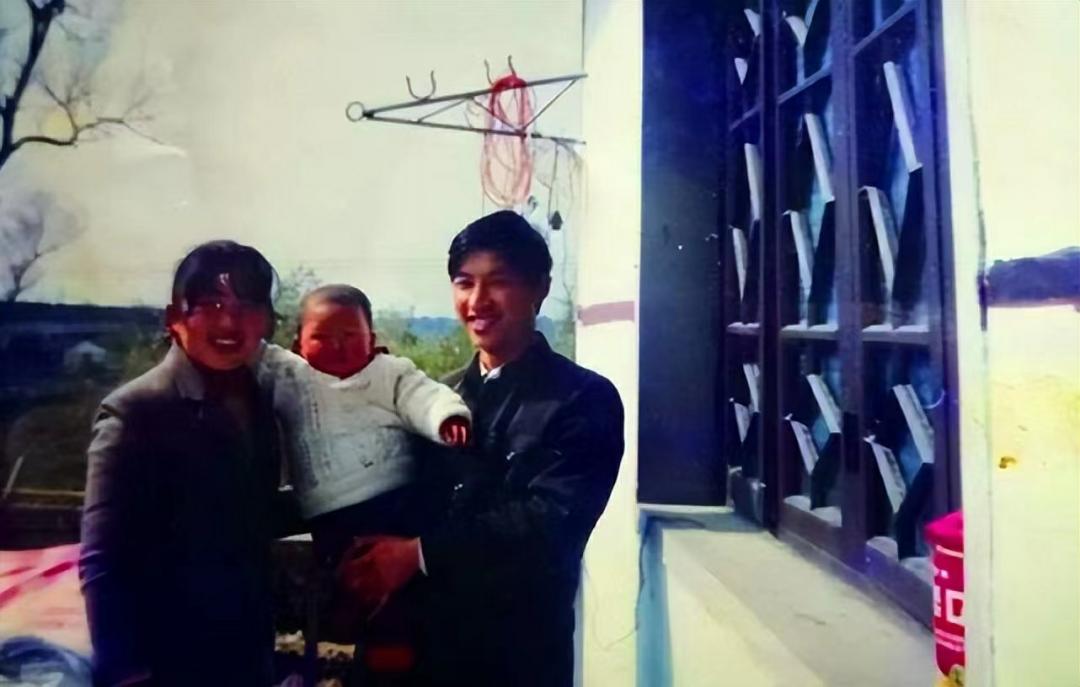 养父扛煤气罐培养女博士的原视频,养父扛煤气罐供成博士