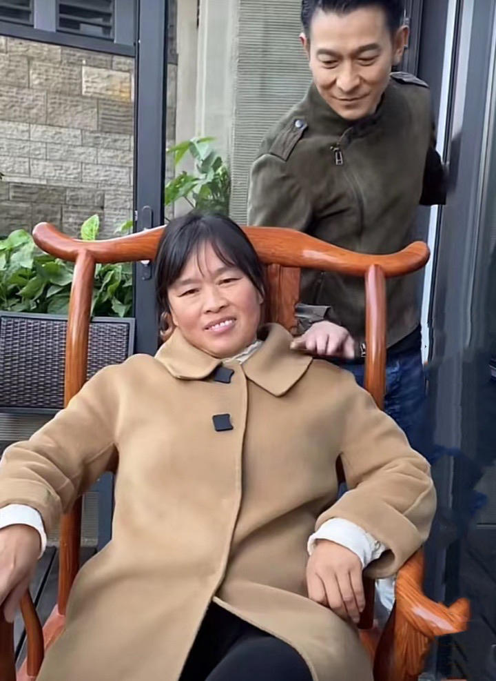 农村小伙打耳光视频,农村小伙被妈妈打