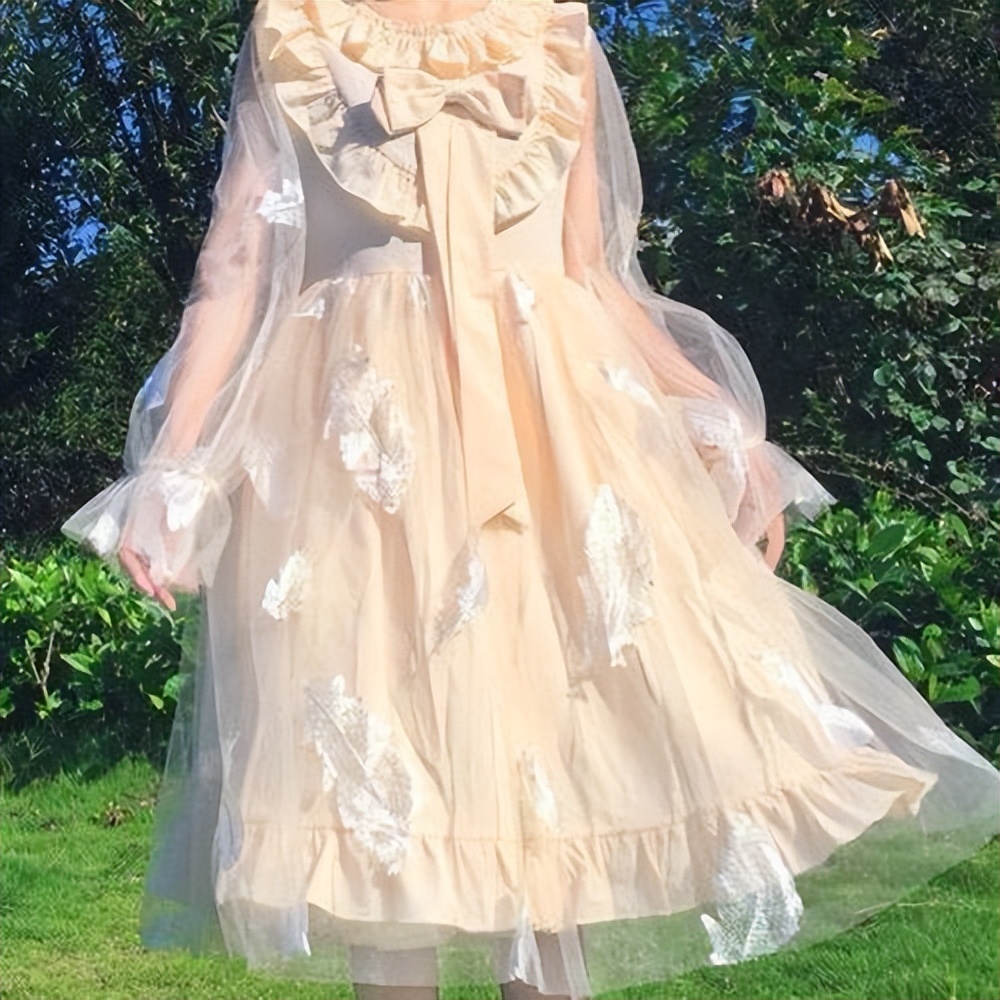 少女的裙摆撑起所有的浪漫和盛夏,少女的裙摆足以撑得起所有盛夏