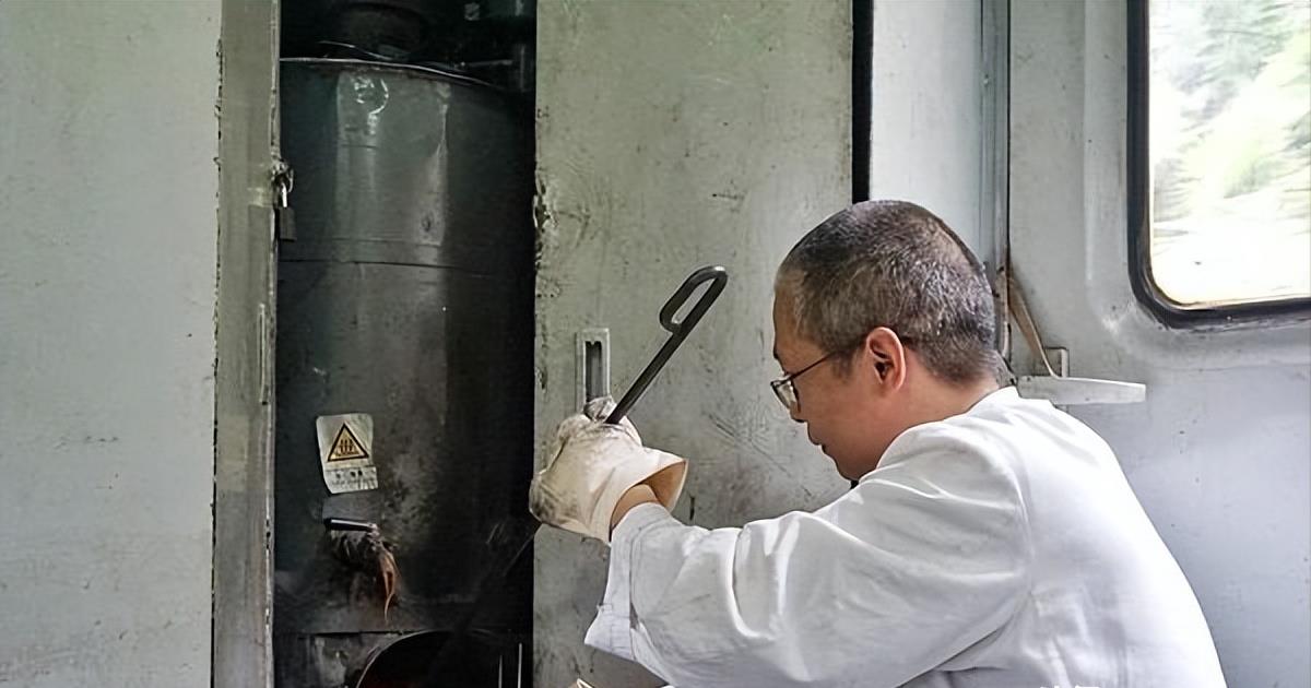 火车内的4个“秘密”：神秘的乘务员规定和震撼的鸣笛传统！