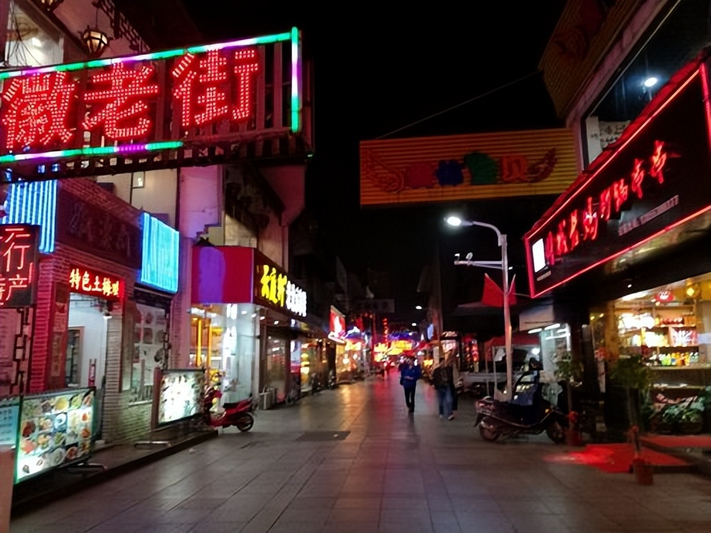 芜湖鸠江区小吃街哪里最出名,2023年芜湖人气最旺的小吃街