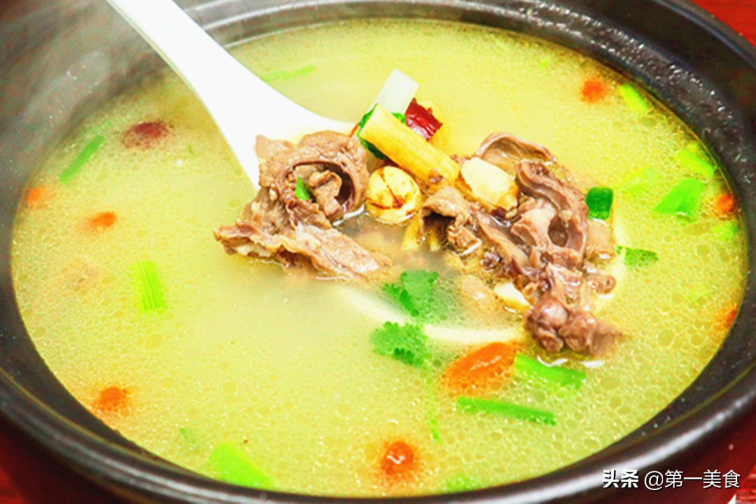 适合老年人喝的大补汤有哪些,中老年安神汤