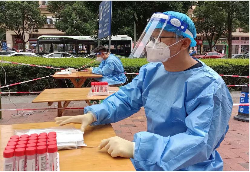 郫都区教育系统376名*党**员教师志愿者逆行而上战疫情