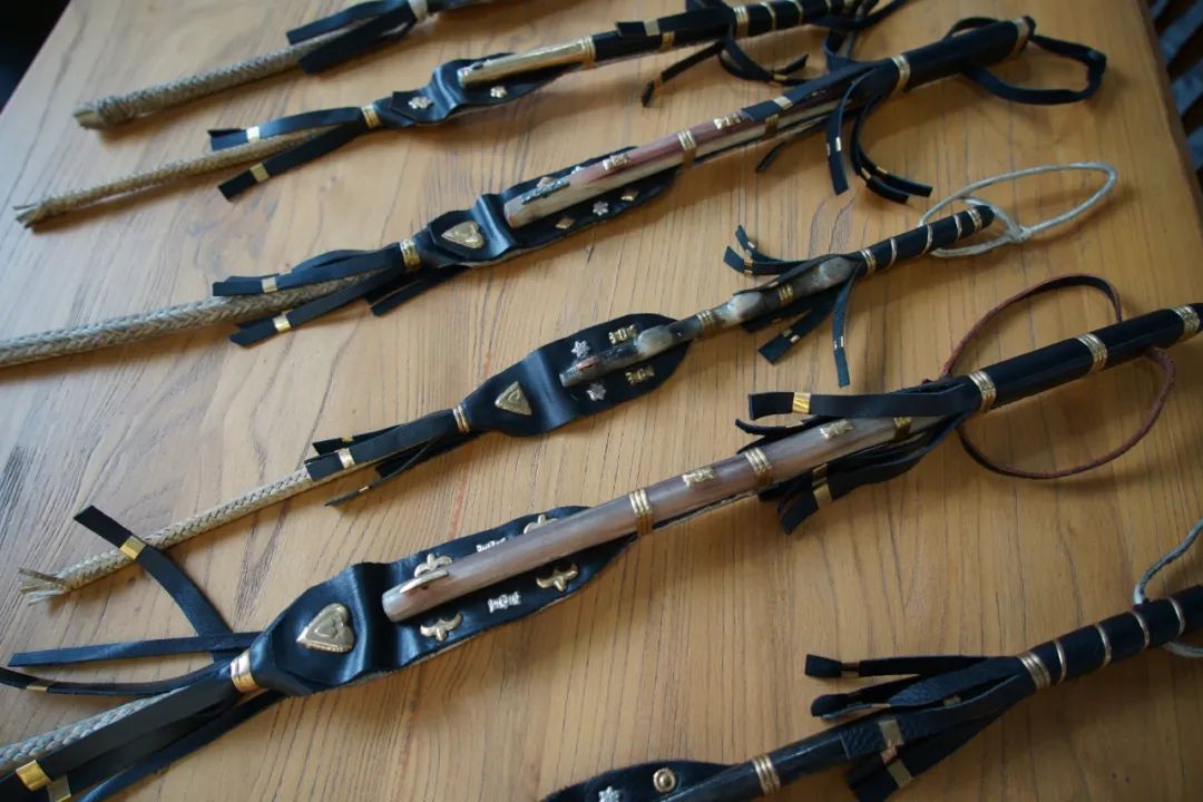 手工纯皮马鞭,农村手工制作鞭子