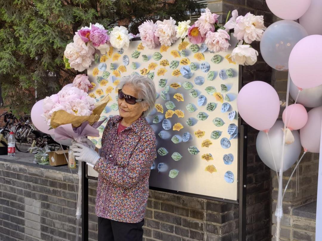 给最爱的Ta，送芍药还是玫瑰？