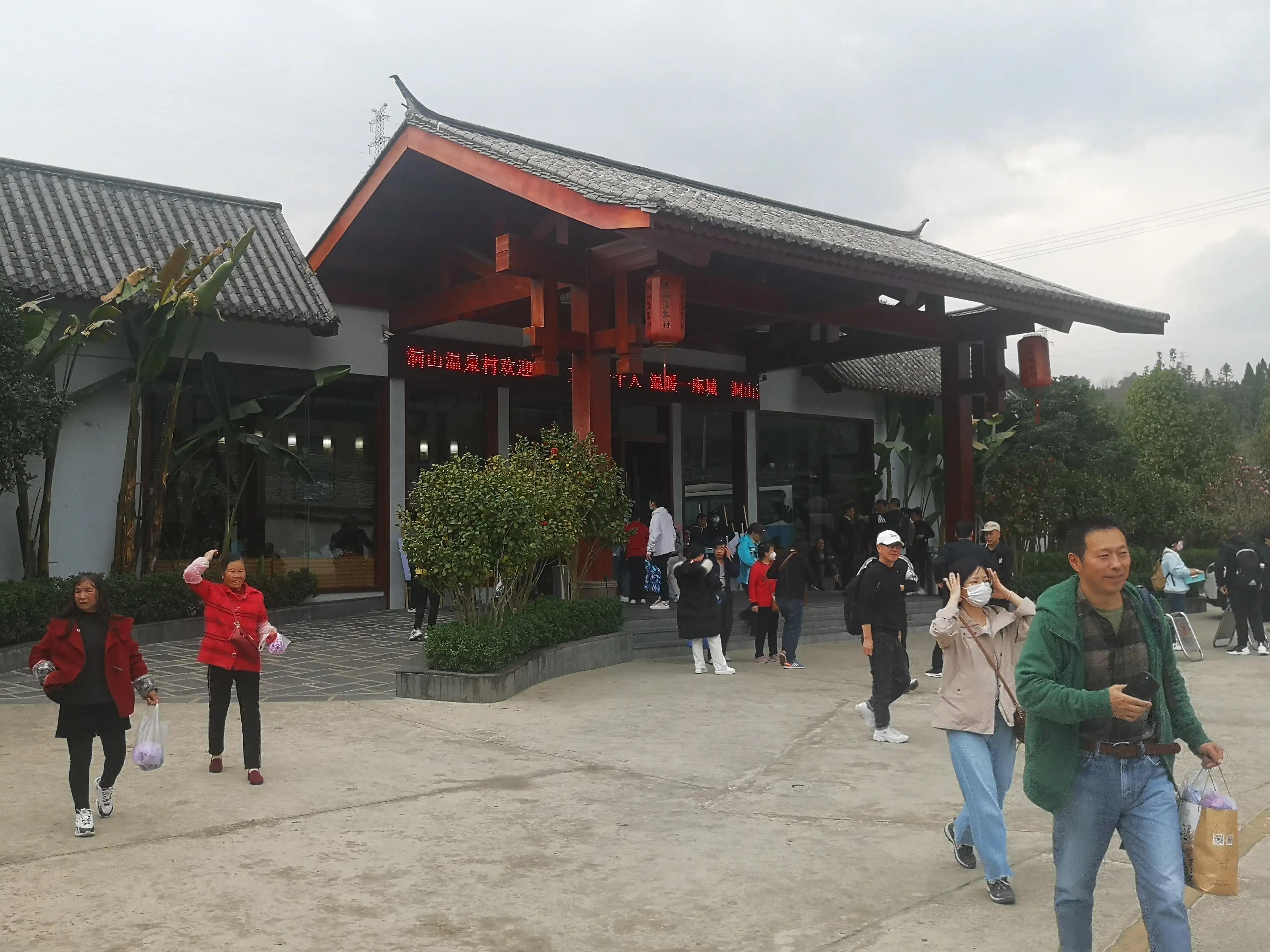 腾冲的热海温泉泡得人骨骼酥软,腾冲热海风景区有温泉吗