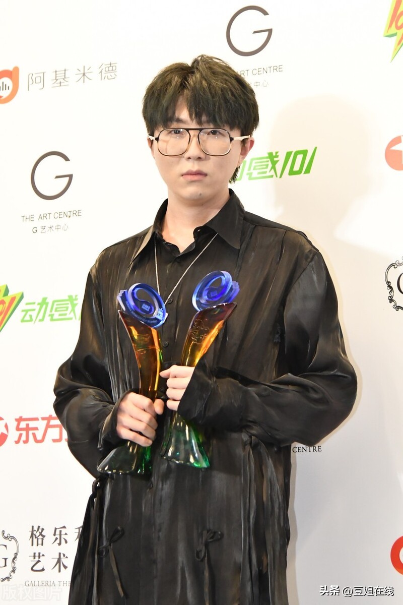 娱乐资讯早知道李一桐张新成宋祖儿毛不易吴磊刘宇宁郑业成