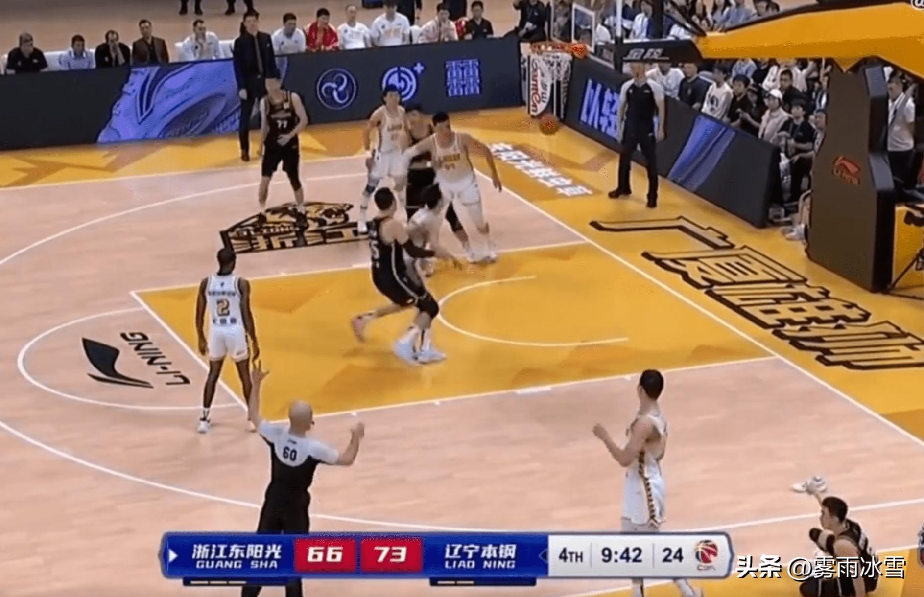 赵继伟拎鞋防守,赵继伟鞋掉了防守