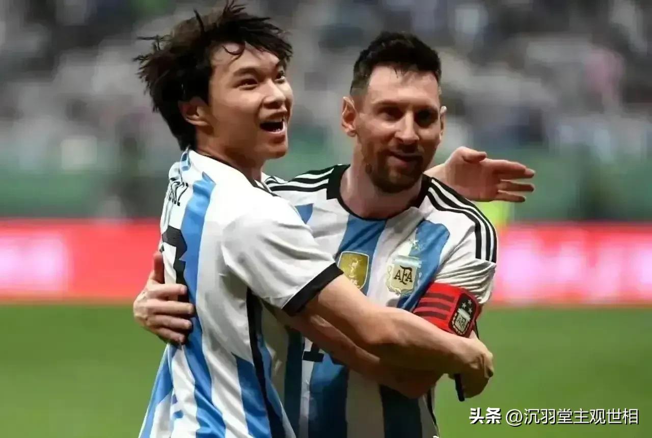 球迷冲进球场和大马丁击掌,球迷冲进球场和大马丁击掌图片