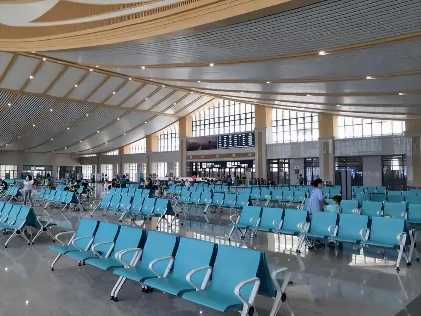 高铁商务舱座位分布图,高铁商务舱是一等座么